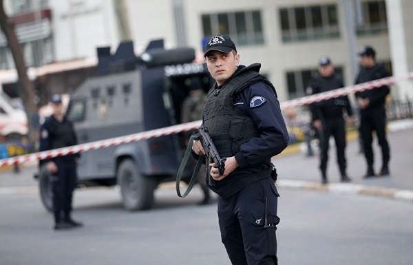 В Турции совершено нападение на полицейский участок, есть погибший и раненые